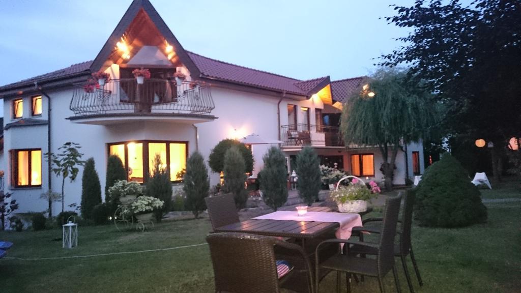 Villa Czarli 미엥지즈드로예 외부 사진