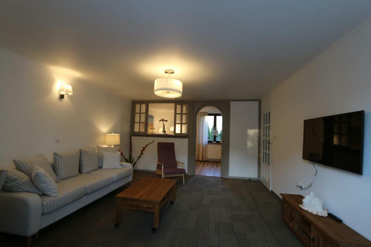Villa Czarli 미엥지즈드로예 외부 사진